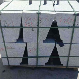 安徽 芝麻白异形坐凳，石凳