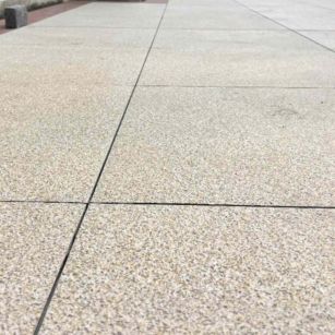 安徽 黄金麻花岗岩石板材荔枝面地面铺装效果