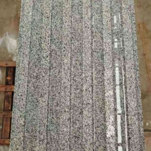 安徽 芝麻白花岗岩荔枝面雕刻盲道，盲条