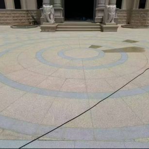 安徽 黄金麻芝麻灰花岗岩石材地铺拼接效果