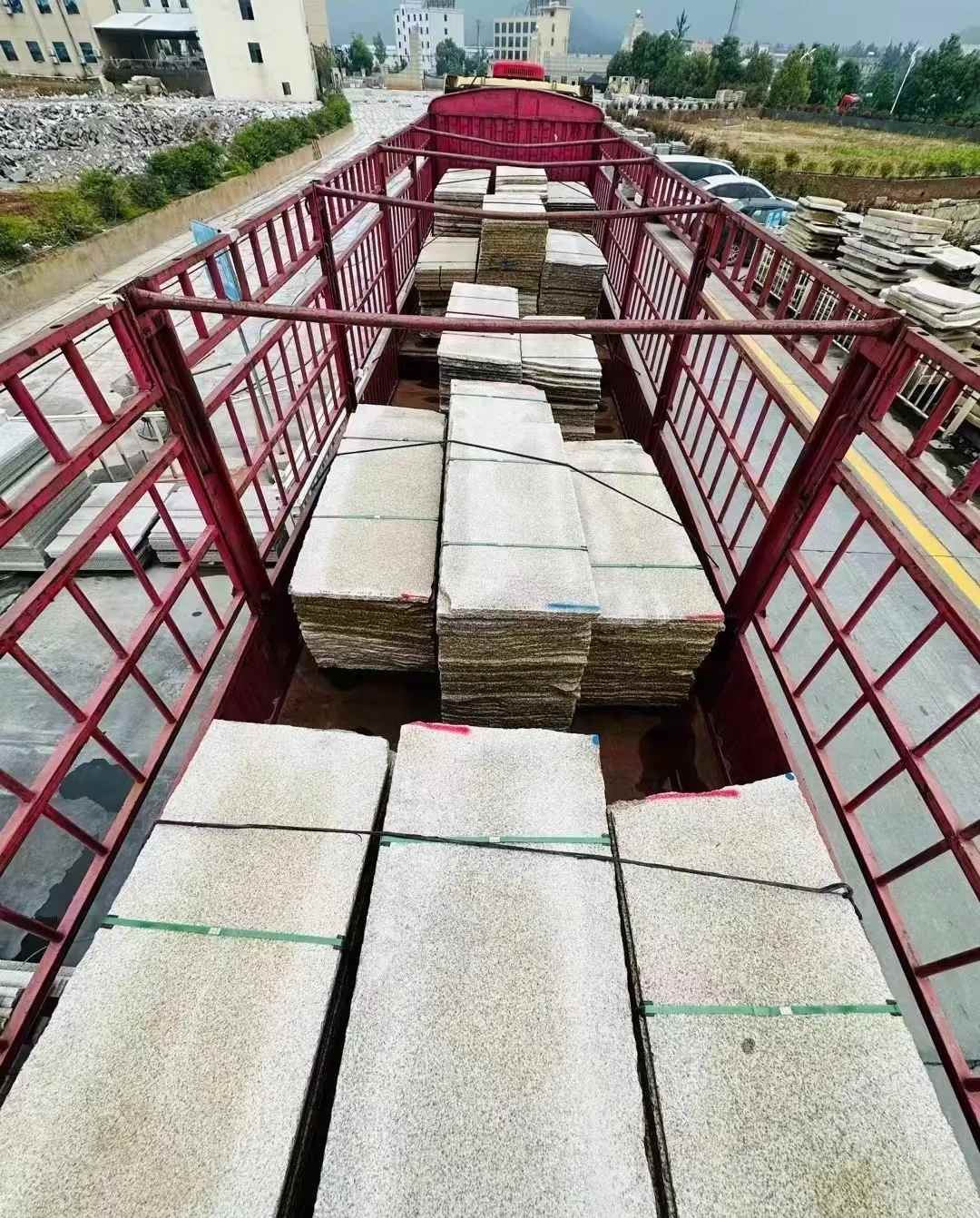 安徽 黄金麻花岗岩荔枝面，光面毛板装车完成