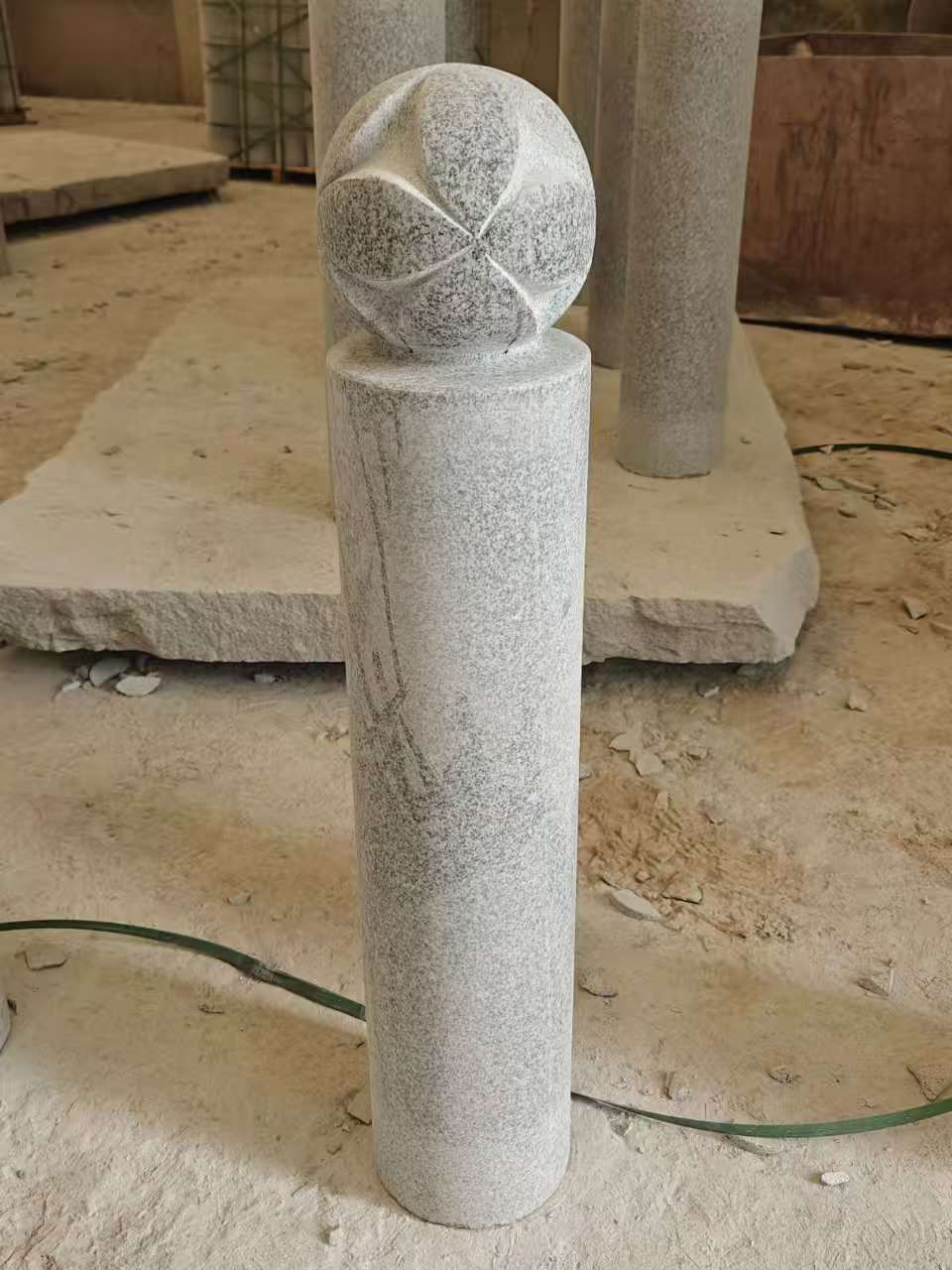 安徽 芝麻白花岗岩石材挡车石柱、停车柱、圆柱挡车柱、方柱挡车柱等