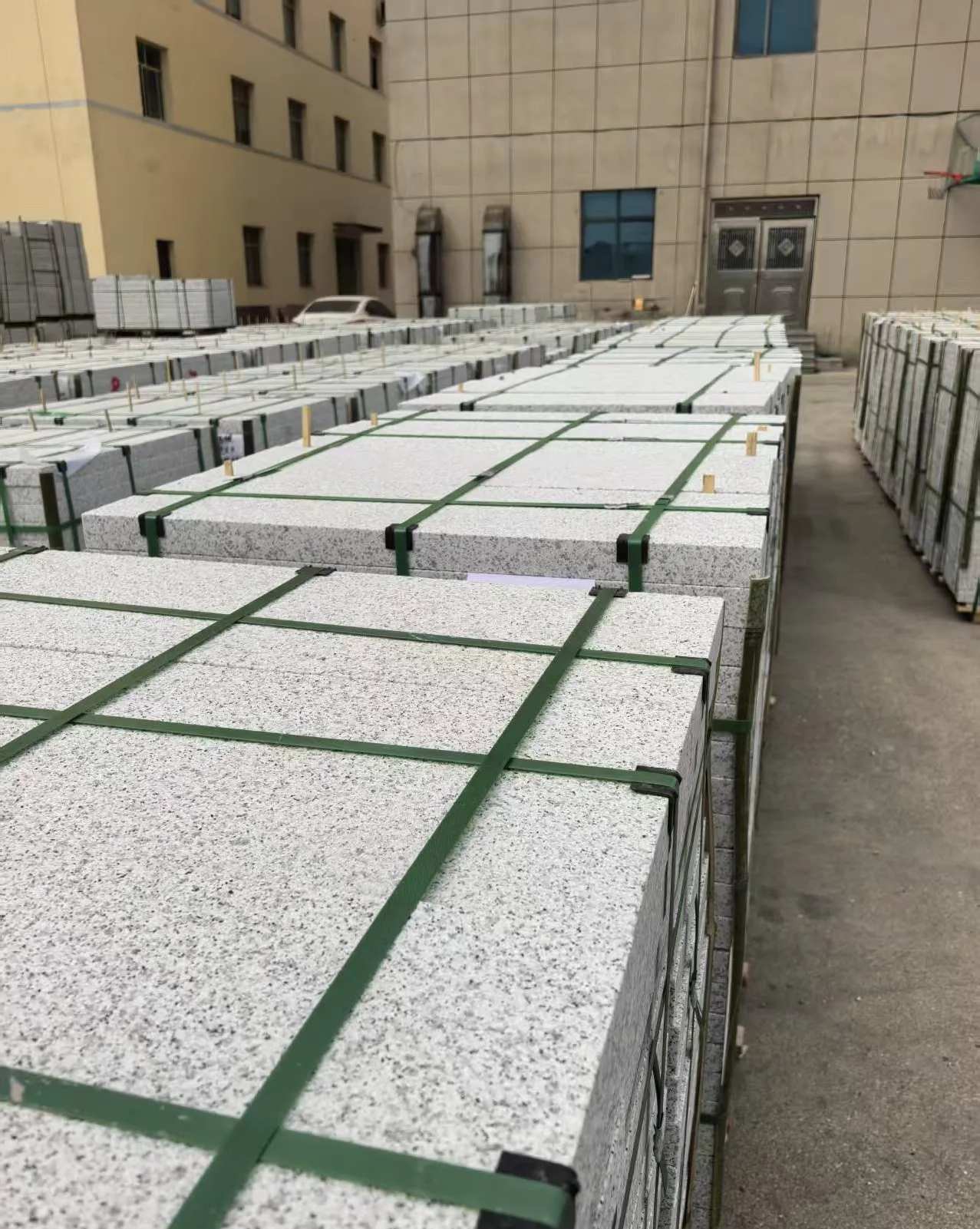 安徽 白麻花岗岩5.0公分荔枝面地铺石