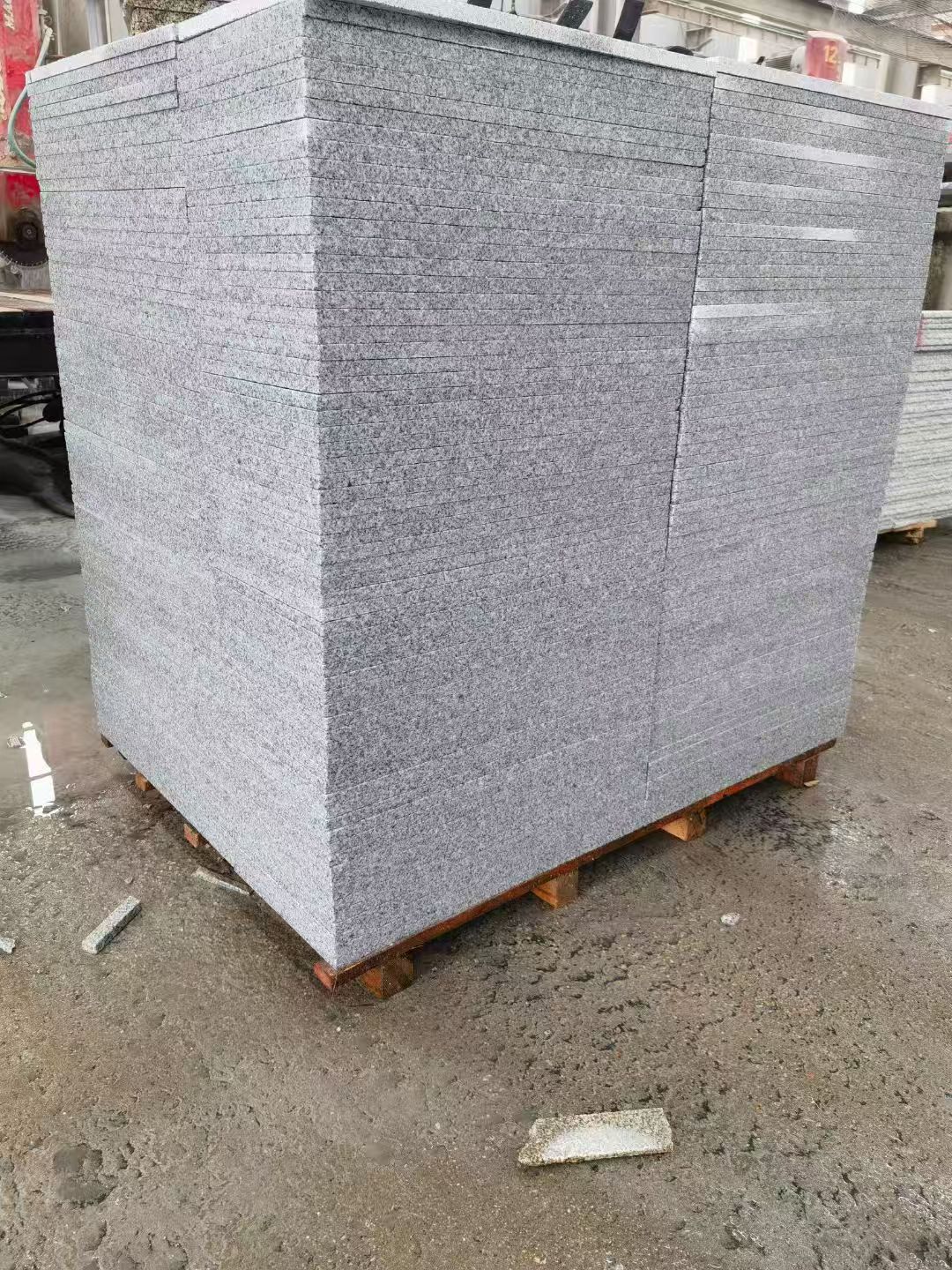 安徽 芝麻白火烧面1.8厚300*600地铺石，尺寸标准，厚薄均匀