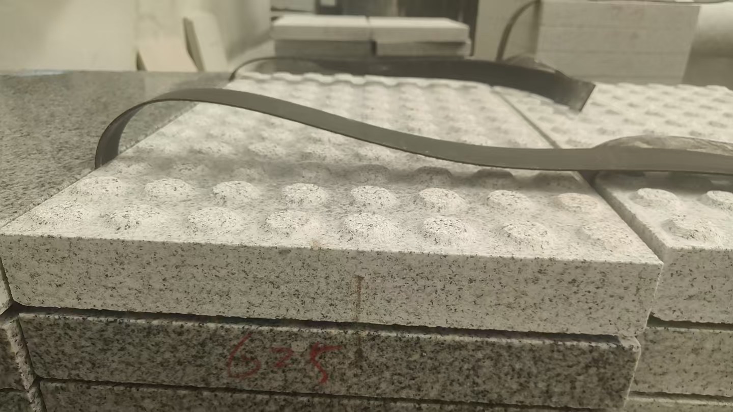 安徽 芝麻白花岗岩6.0公分荔枝面五轴加工雕刻盲点