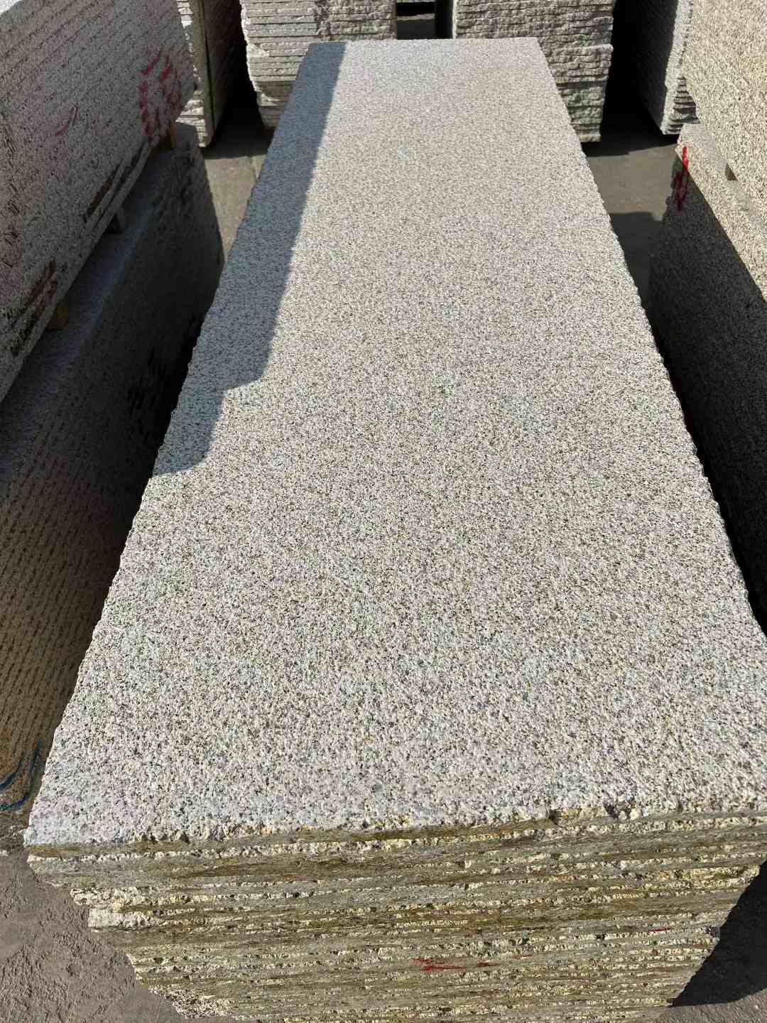 安徽 黄金麻花岗岩荔枝面毛板，半成品