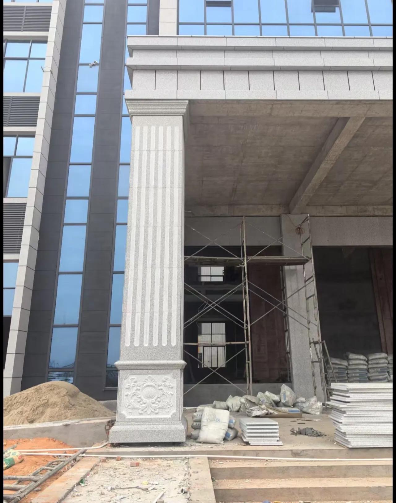 安徽 芝麻白光面花岗岩门楼大柱（罗马柱）配雕花底座