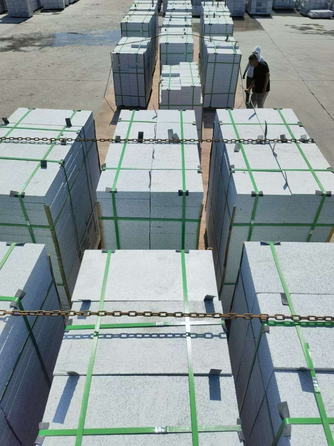 安徽 芝麻白花岗岩5公分地铺石 花岗岩厂家工厂装车日常