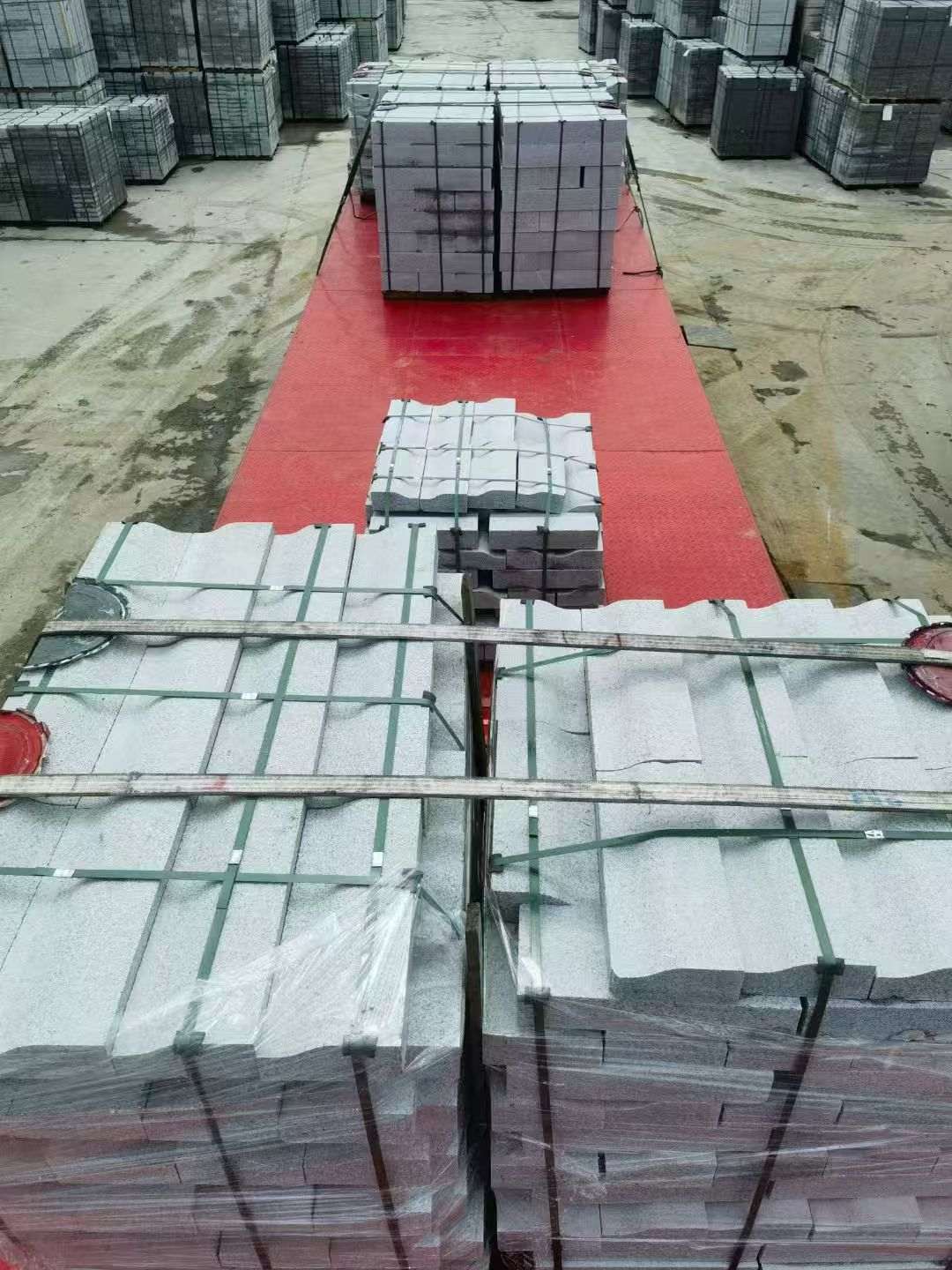 安徽 芝麻白仿形加直形路沿石出货日常