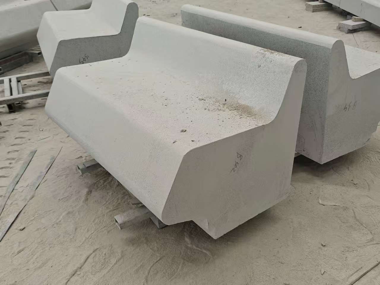 安徽 芝麻白花岗岩异形坐凳，石凳